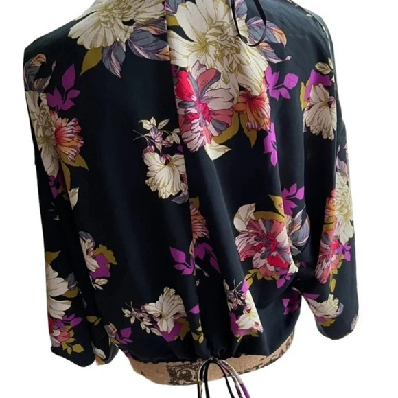 Forever 21 Black Floral‎ Tie Front Top NWT - Picture 3 of 8